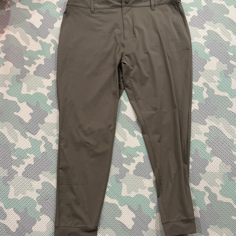 RHONE Men's Khaki Chinos